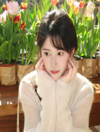 《隔壁的妈妈比女朋友还要紧》社会批判视角：现实问题与批判意识分析，国语配音